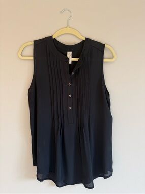 Allison Joy Black Sleeveless Pleated Henley Blouse